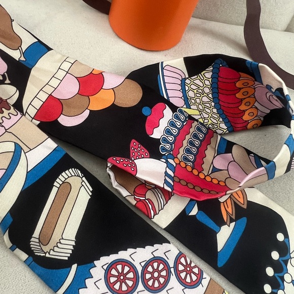 Hermès La Patisserie Francaise Chaem Silk Twilly - Picture 3 of 6